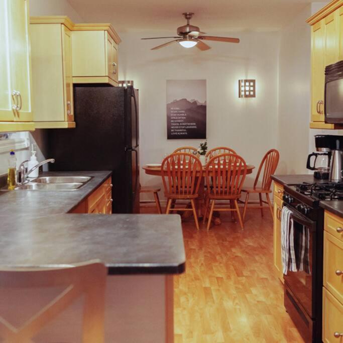Large Upstairs Flat In Downtown Century Building Belleville Exterior foto