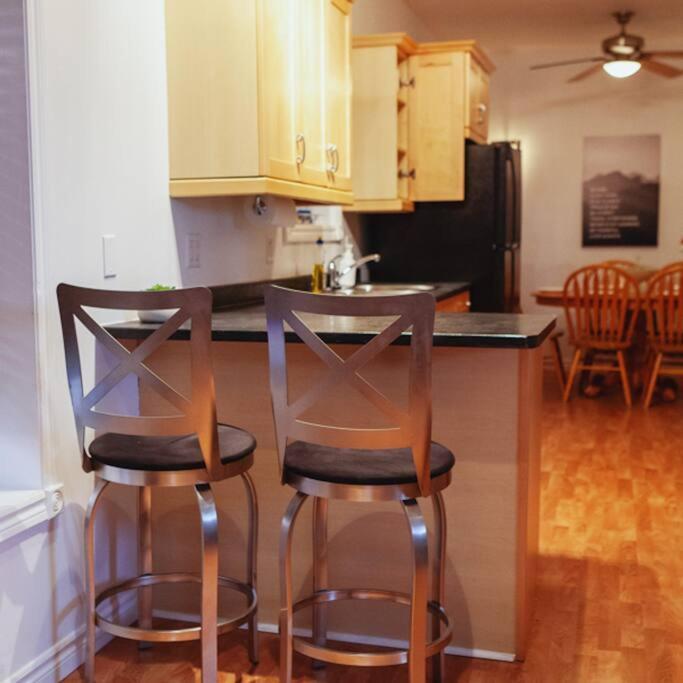Large Upstairs Flat In Downtown Century Building Belleville Exterior foto