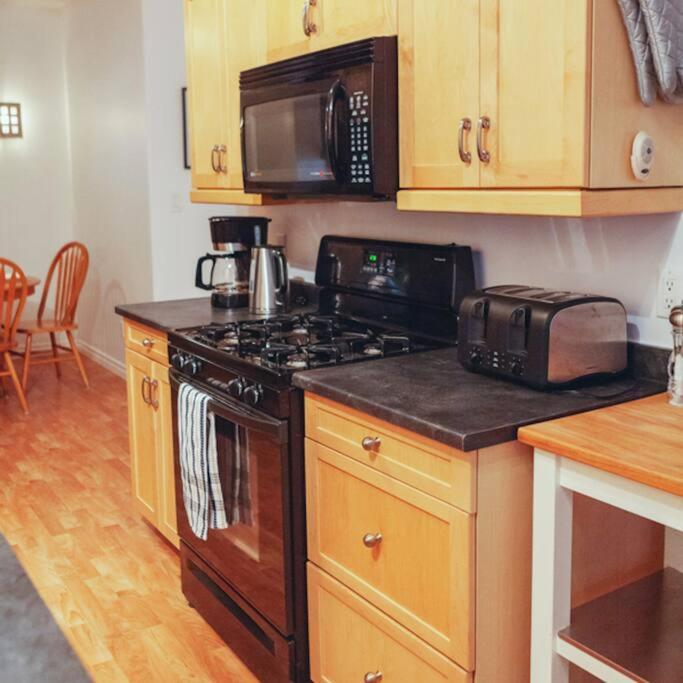 Large Upstairs Flat In Downtown Century Building Belleville Exterior foto